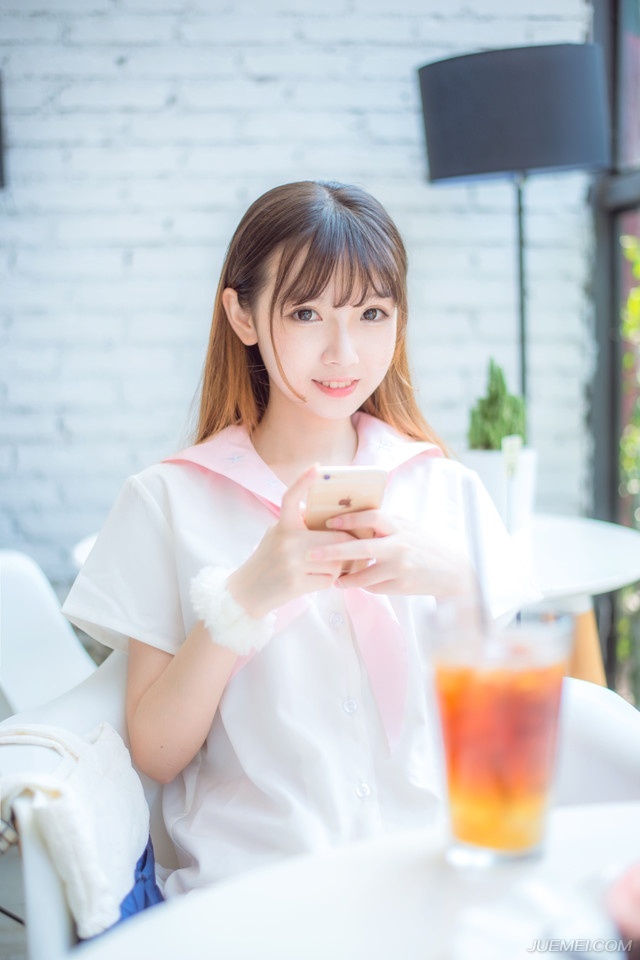 惭愧常使人健忘，亏心和丢脸的事总是不愿记起，因此也很容易在记忆的筛眼里走漏的一干二净。